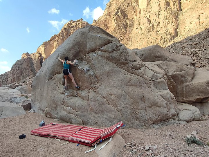 bouldering_sinai_kookoo_climb