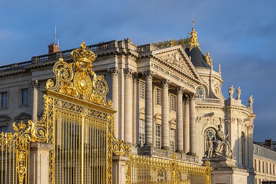 4-Day / 3-Night Post-Trip Extension to Versailles - Private Room (Min. 6 ladies)