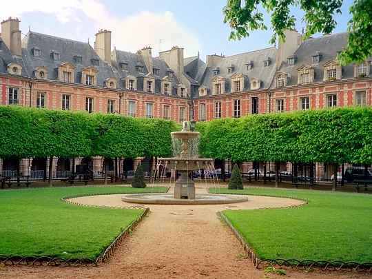 A short walk to the Marais