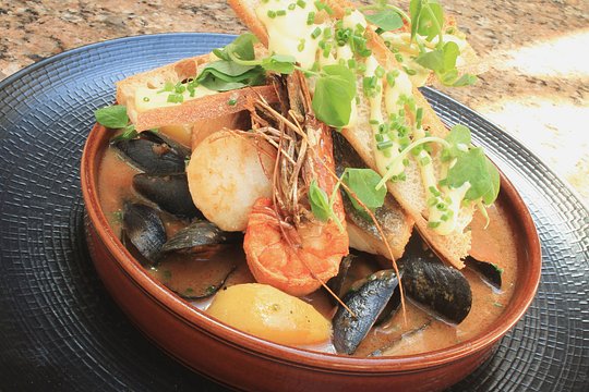 Dine on Provençal and fresh seafood delights