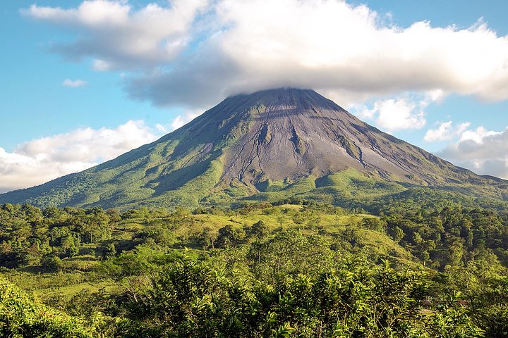 14_UltimateCostaRica__Arenal_shutterstock_409295182
