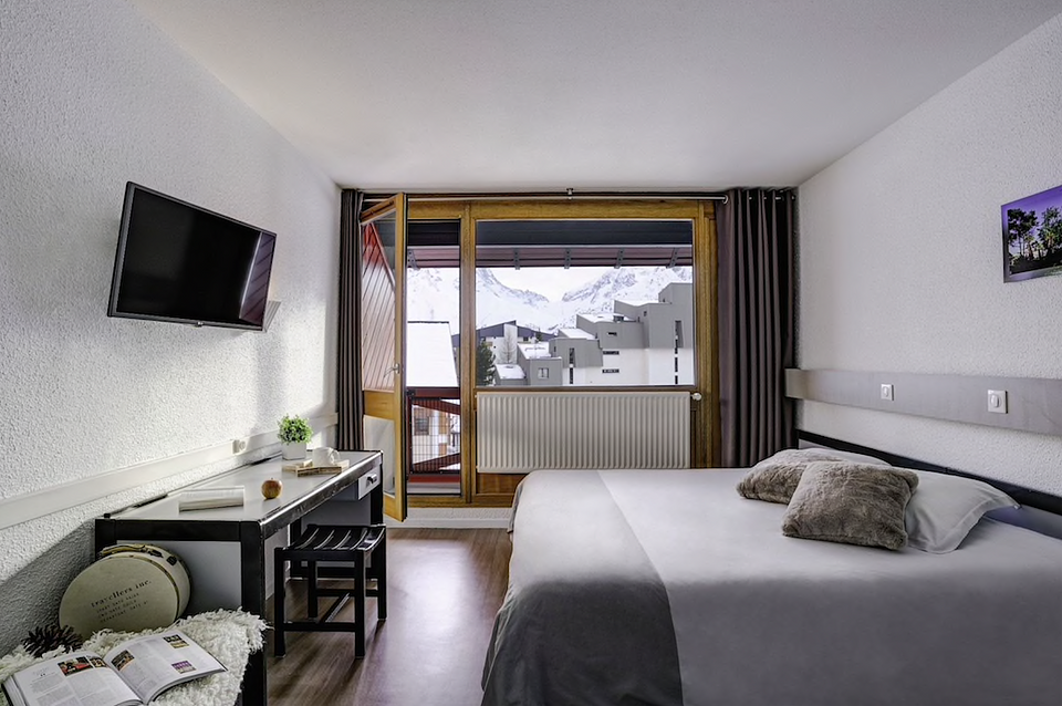 HOTEL ROOM [2 PERSON]