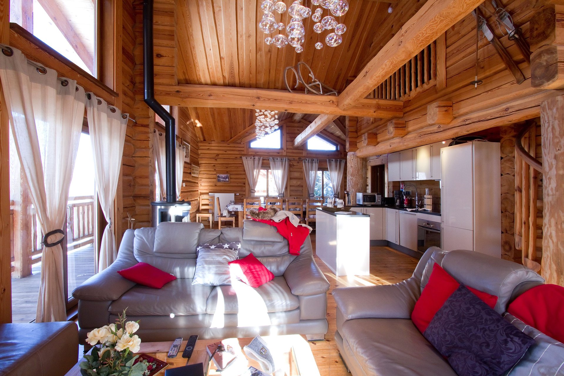 tmpA973_locationskilesdeuxalpeschaletodalyslesliealpen2