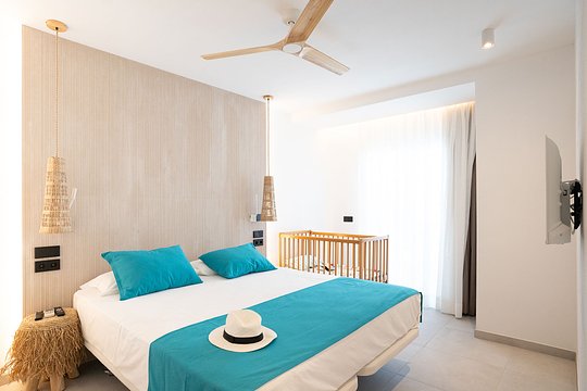 VILLA 8 (LADIES ONLY) (KING SIZE BED)