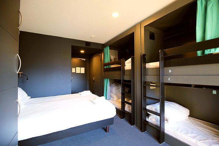 HOTEL ROOM SLEEPING 3-4 PEOPLE
