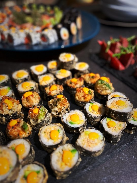 Private Chefs Preparing Nourishing Meals & Snacks Throughout your Stay