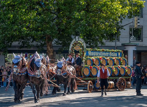 Asistencia a la inauguracion de Oktoberfest 