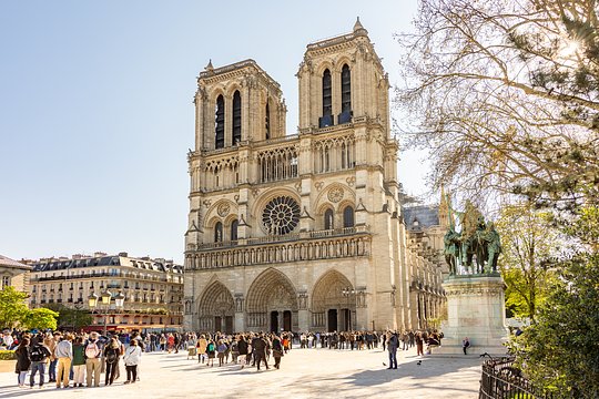 Marvel at the grandeur of Notre Dame 