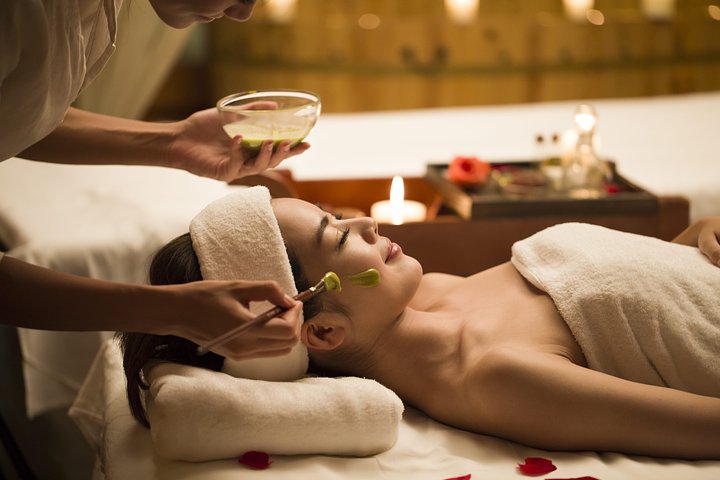 beautifulyoungwomanhavingfacialtreatment20241018055844utc1