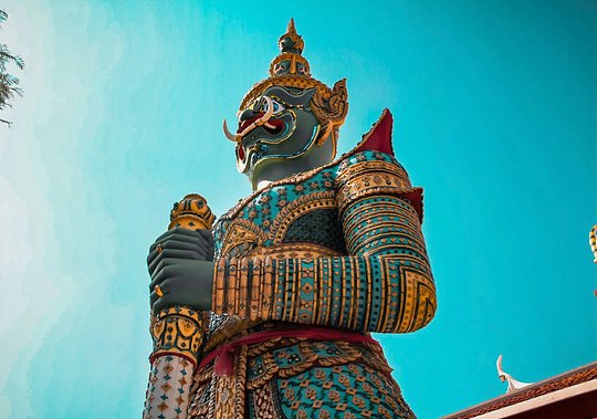 Witness the beauty of Wat Arun, the Temple of Dawn
