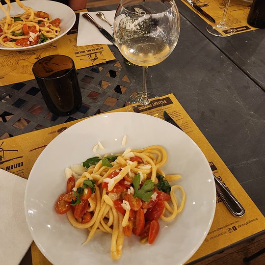 CUISINE & WINE