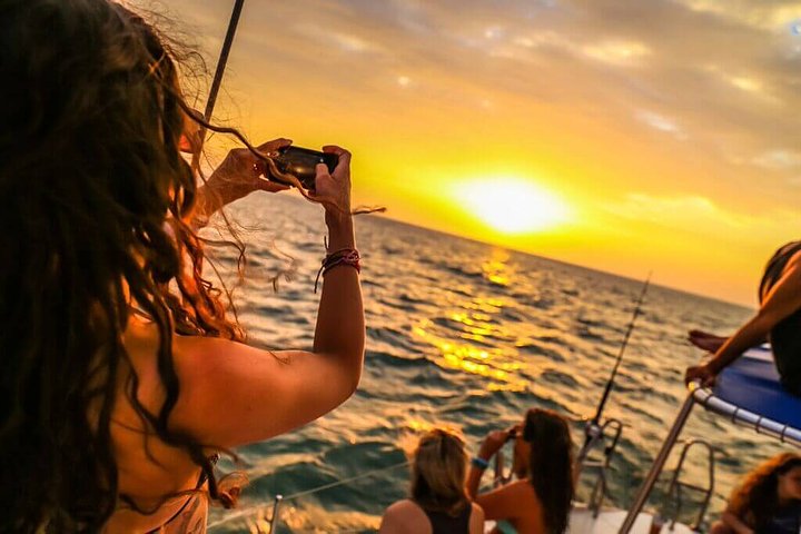 girl taking a photo of a sunset san juan del sur nicaragua weather