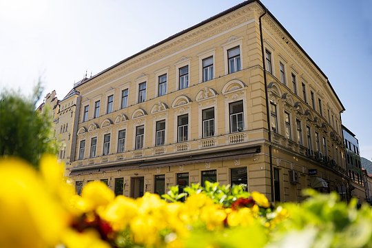 Experience the best in charming & comfortable lodging