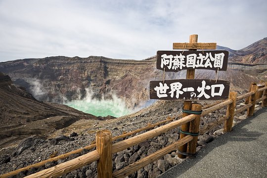 Enjoy a scenic drive around Aso’s vast volcanic caldera