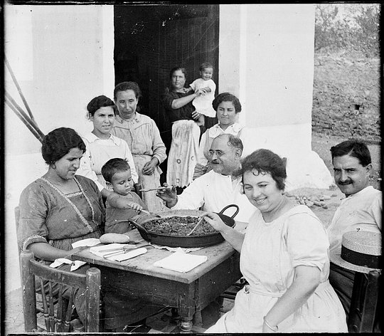 oldphotoPaella
