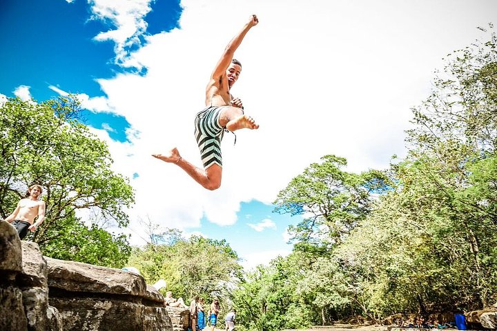 guy flying through the air cliff jumping bocas del toro panama tours