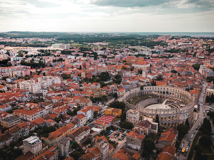 dereksuttonot2YQRek_0unsplash