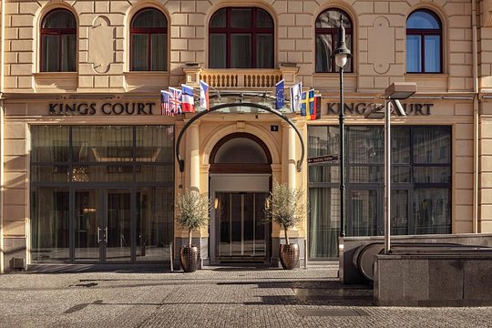 Arrive October 9 in Prague