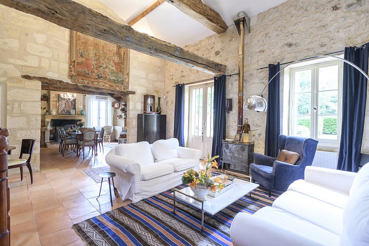13InteriorLivingRoom1