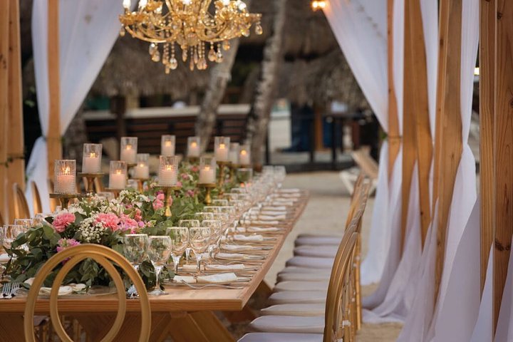 LRMDO_Beach_Wedding_Setup_011024x683