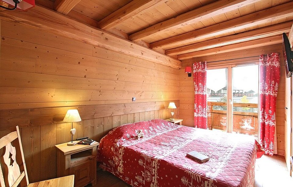 CHALET SLEEPING UP TO 14 PEOPLE