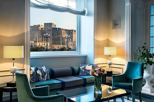 Arrive on May 16, 2027 in Naples - Private Room 