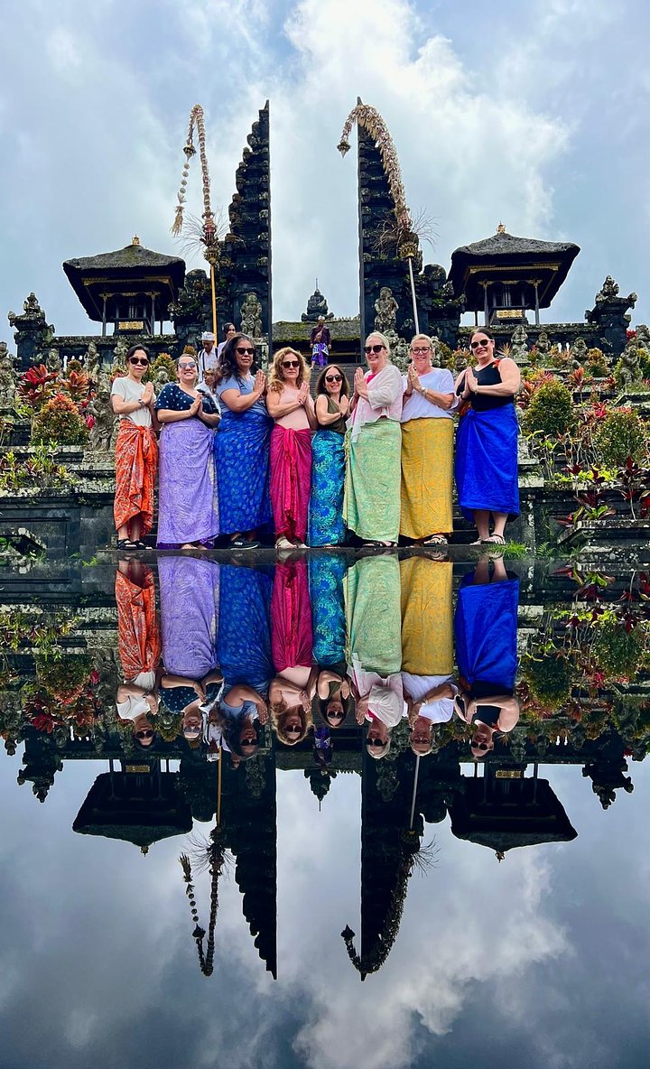 GroupphotoatTanahLotTemplecopy