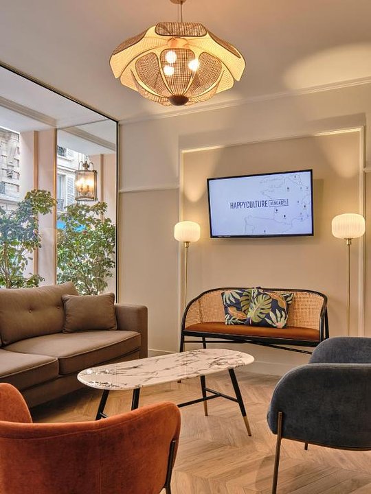 Arrive two days early in Paris - Private Room - June 26, 2026