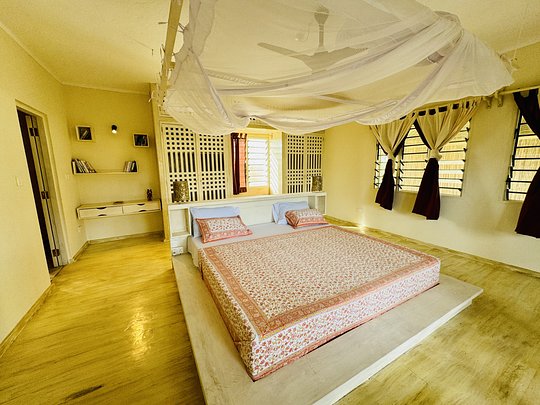 Ground Floor King Bedroom- Ocean Zuri