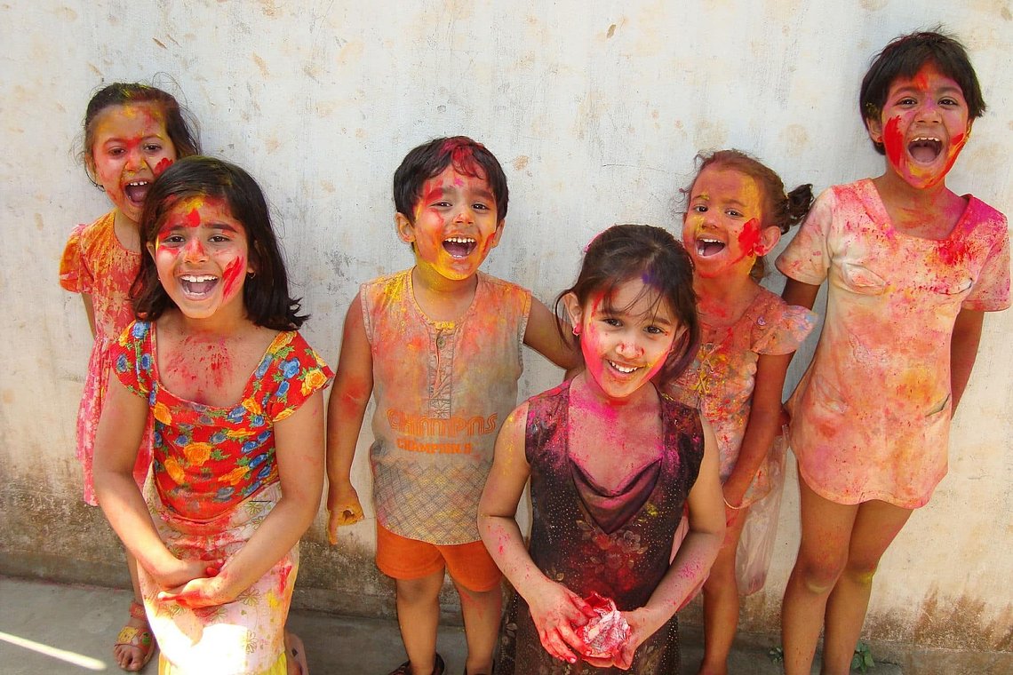 holi594333_19201