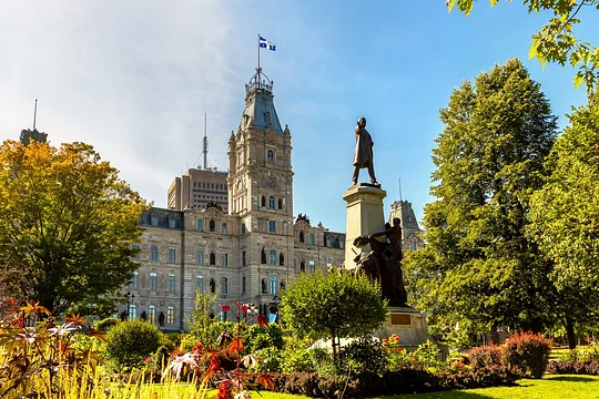 Tour Québec’s Parliament and gardens