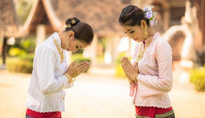 UnderstandingtheWaiGreetinginThailandAllYouNeedtoKnow11000x579
