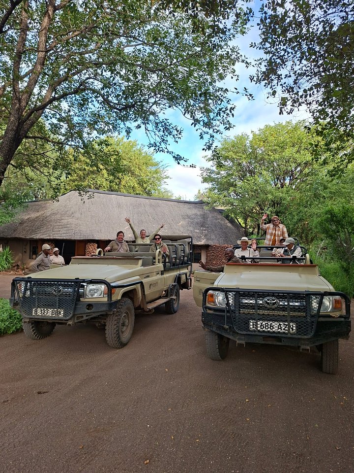 groupshotinjeeps