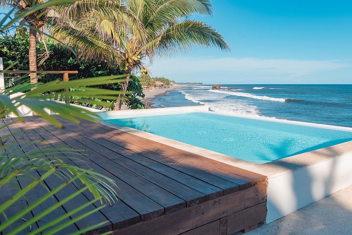 Swimming_pool_el_salvador