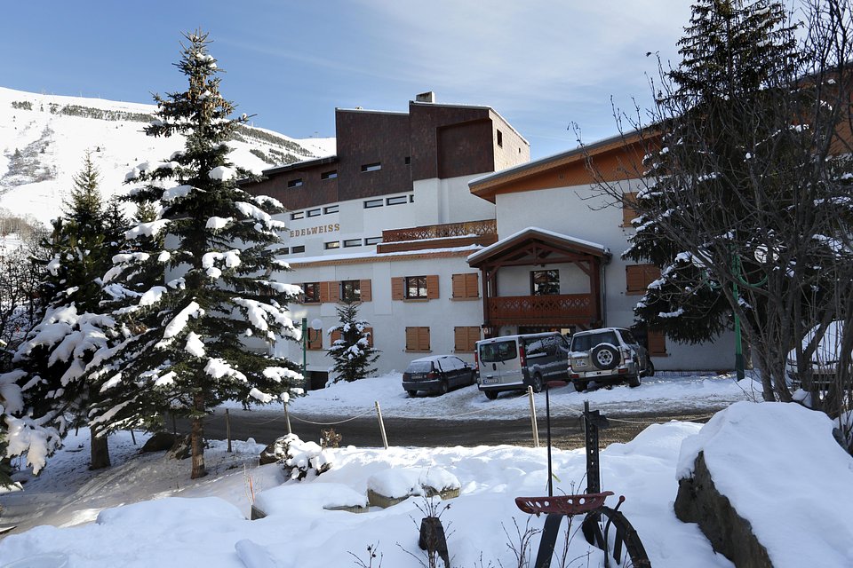 RISE ALPINE APARTMENTS 2025