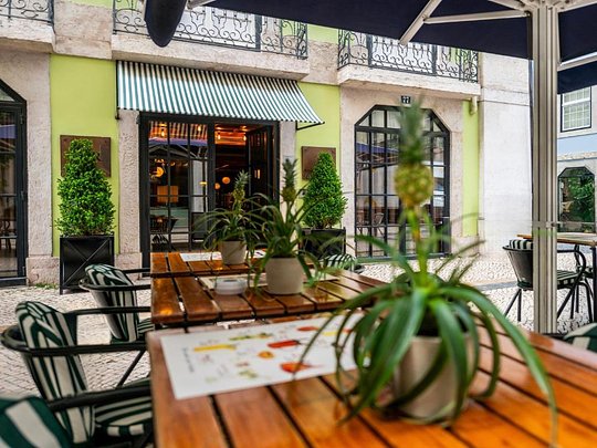 Arrive one night early in Portugal for Pre-Trip Extension - April 25th, 2026