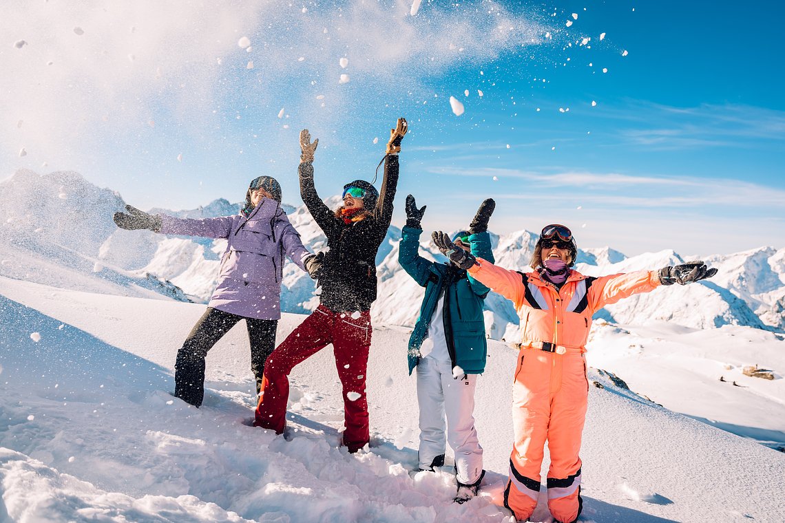 People skiing