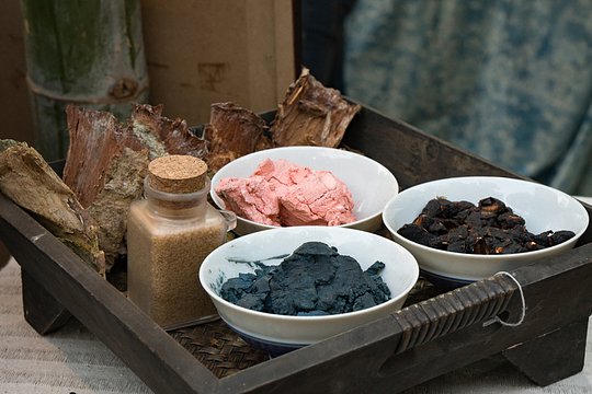 Participate in an Aizenkobo workshop and learn about  Japanese indigo dyeing 