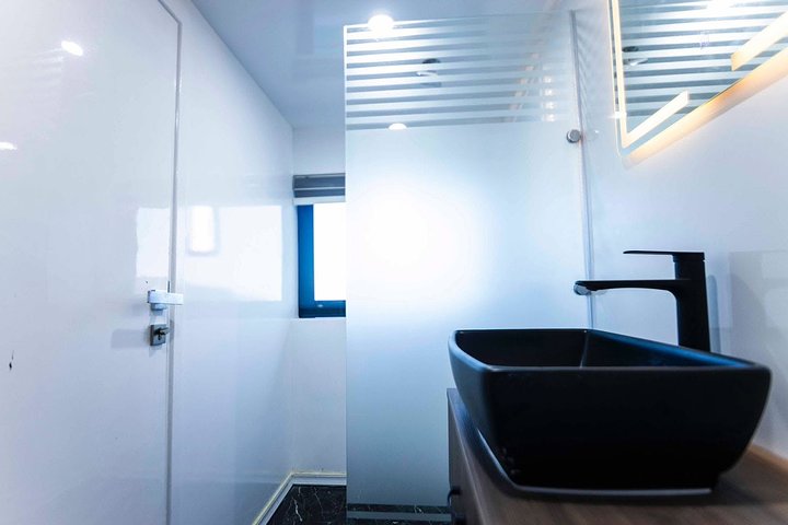 Bismarkbathroomshower