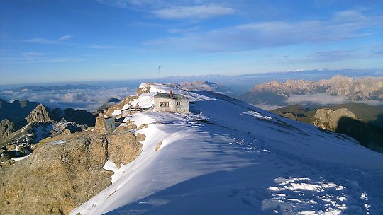 Punta Penia Hut