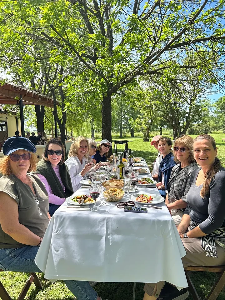 outdoorslunchgroupshot
