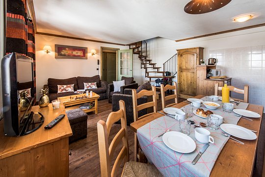 Two weeks at  luxury accommodation (couple)