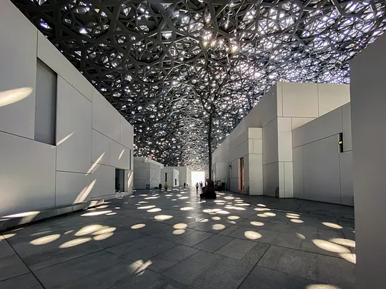Tour the Grand Mosque and Louvre Abu Dhabi