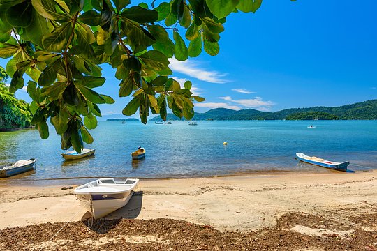Cruise around the gorgeous turquoise bays of Paraty on a private boat