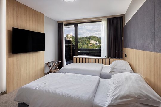 Twin & Private Rooms