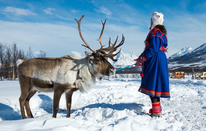 NorthernNorwayatraditionaldressedSamiwoman.TromsoLapland