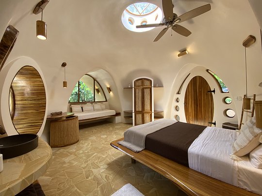 Gaia Dome (Queen Bed + Private Shower)