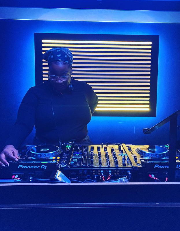 DJ6