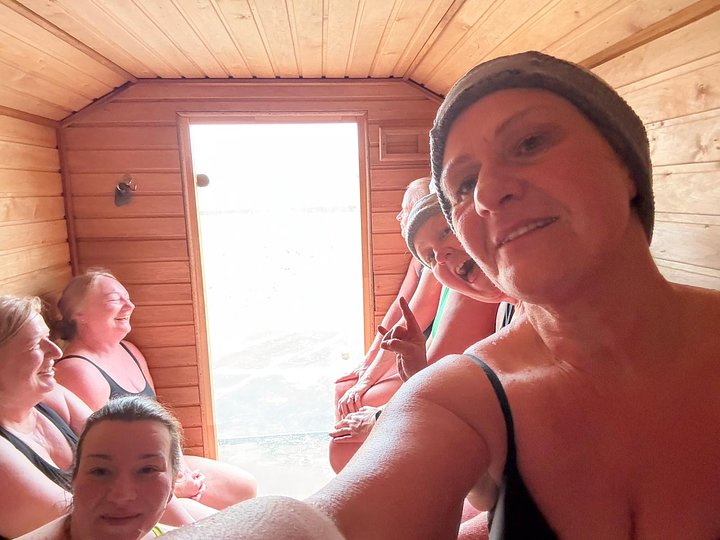 horseboxinsideselfy