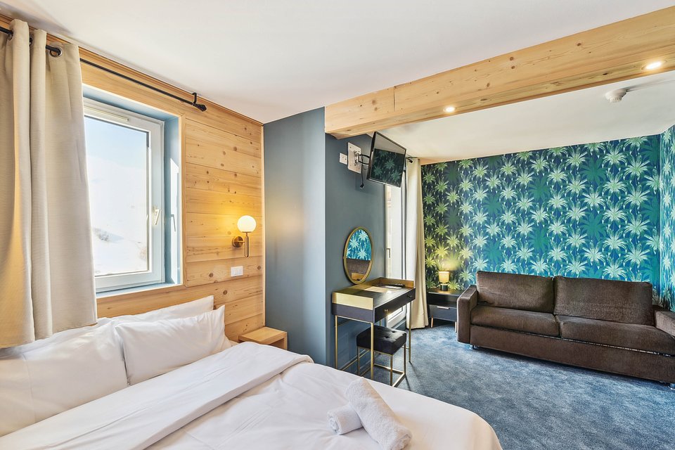 QUAD ROOM WITH BALCONY [4 PEOPLE]